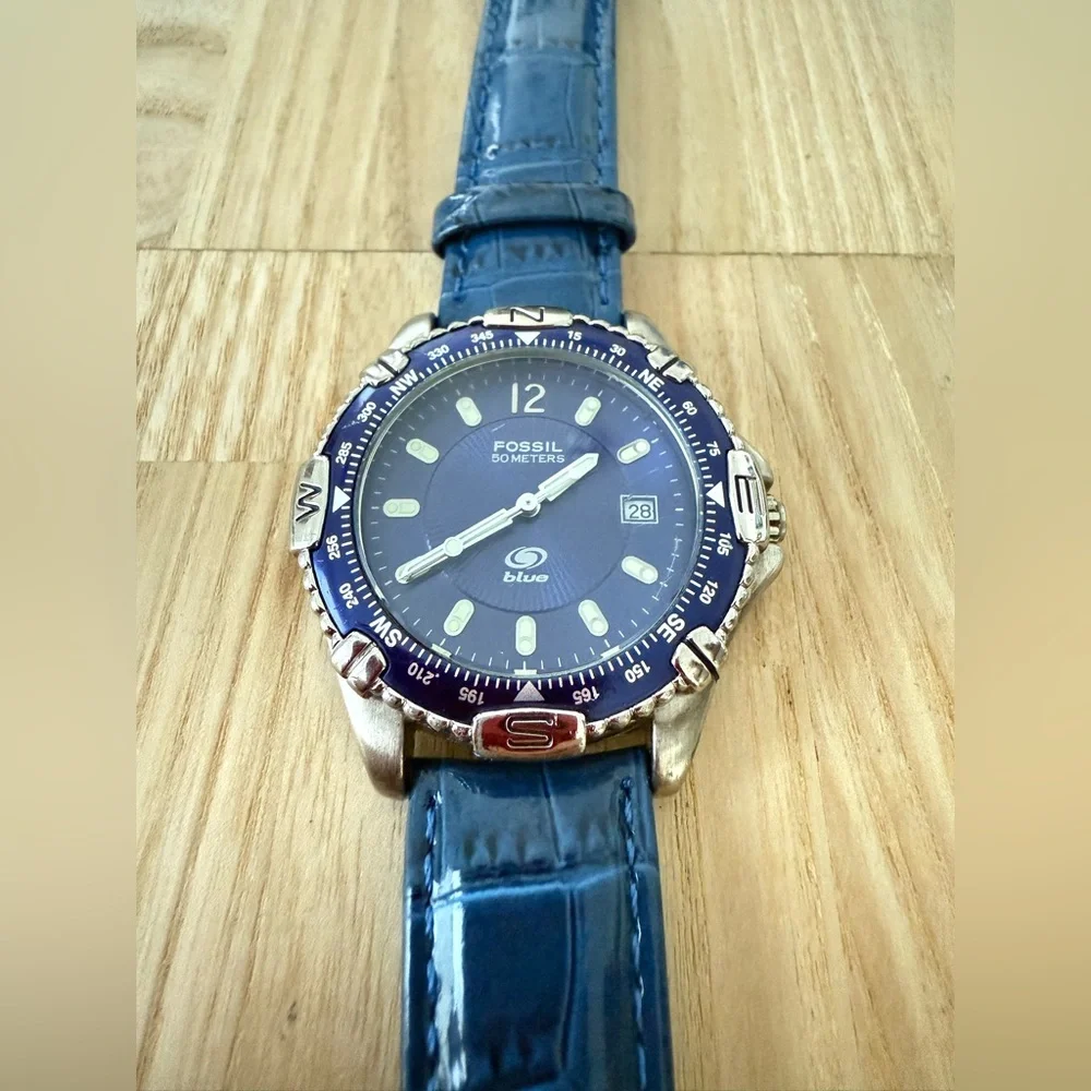 Fossil Blue stainless steel sport diver style blue leather watch NEW BATTERY